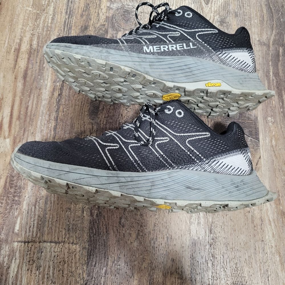 - Merrell Men's 8.5 Moab Flight. Black Trail Runner.